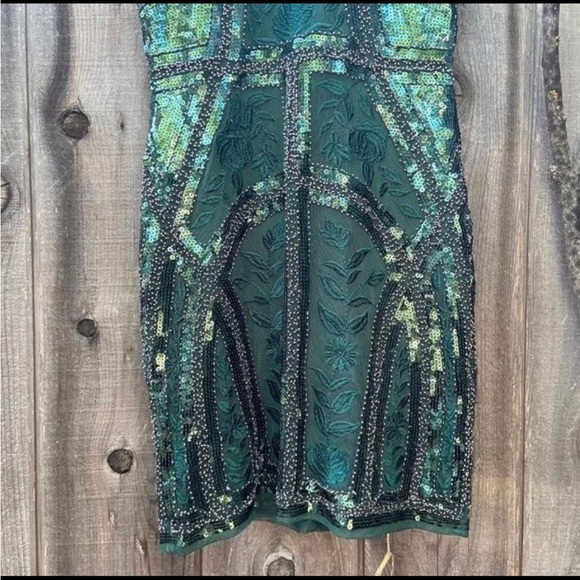 Emerald Green Art Deco Sequin Embroidered Bodycon Dress 🌿 - Picture 8 of 11